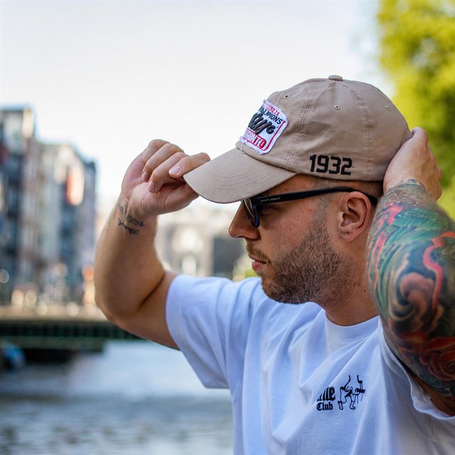 Fabrice Stumpf, LinkedIn-Copywriter und Outreacher, an einer Amsterdamer Gracht